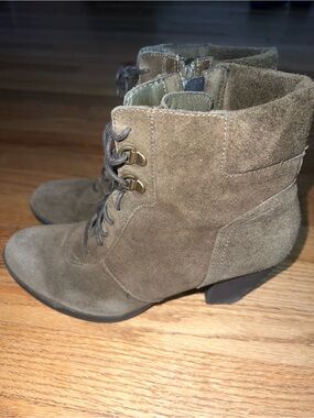 Women’s Lace-Up Suede Ankle Boots in Olive Brown